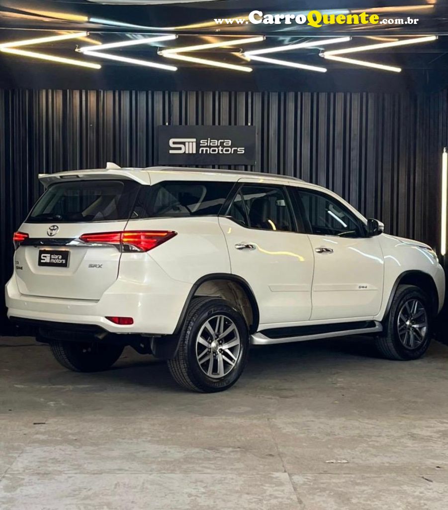 TOYOTA   HILUX SW4 SRX 4X4 2.8 TDI 16V DIES. AUT.   BRANCO 2019 2.8 DIESEL - Loja