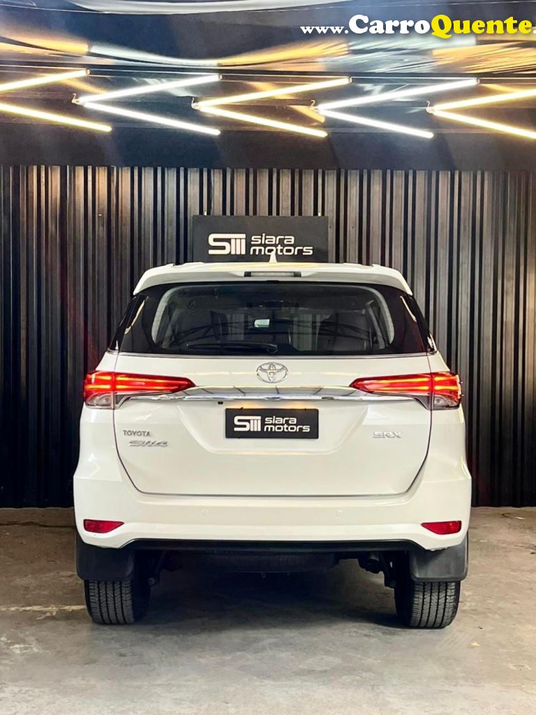 TOYOTA   HILUX SW4 SRX 4X4 2.8 TDI 16V DIES. AUT.   BRANCO 2019 2.8 DIESEL - Loja
