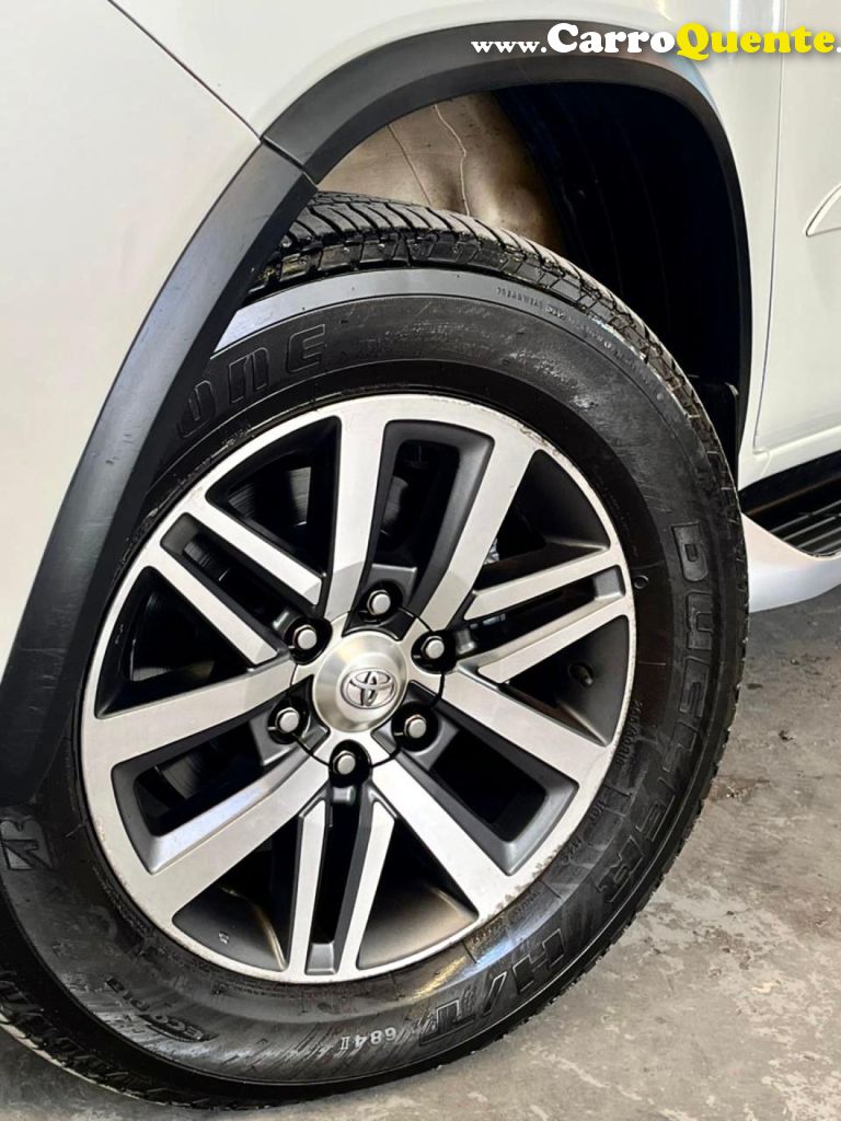 TOYOTA   HILUX SW4 SRX 4X4 2.8 TDI 16V DIES. AUT.   BRANCO 2019 2.8 DIESEL - Loja