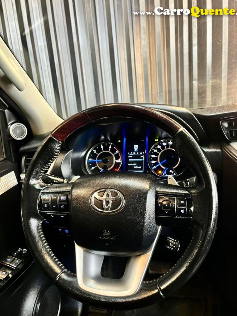 TOYOTA   HILUX SW4 SRX 4X4 2.8 TDI 16V DIES. AUT.   BRANCO 2019 2.8 DIESEL - Loja