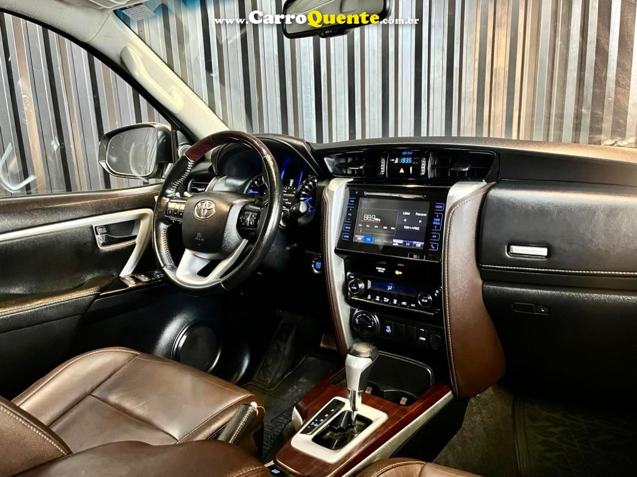 TOYOTA   HILUX SW4 SRX 4X4 2.8 TDI 16V DIES. AUT.   BRANCO 2019 2.8 DIESEL - Loja