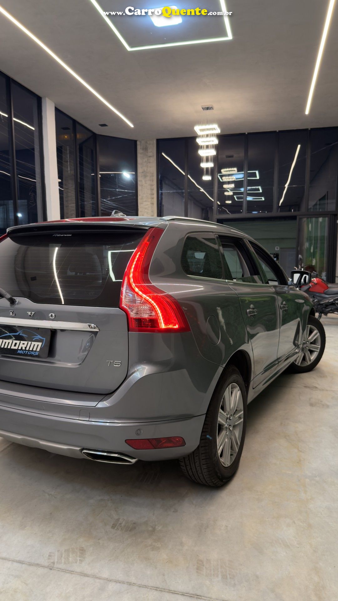 VOLVO   VOLVO XC60 2.0 T5 KIN   CINZA 2017 2.0 GASOLINA - Loja