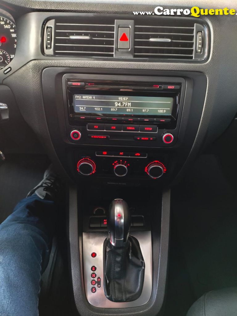 VOLKSWAGEN   JETTA COMFORTLINE 2.0 T.FLEX 8V 4P TIPT.   PRATA 2012 2.0 FLEX - Loja
