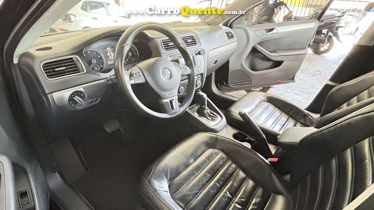 VOLKSWAGEN   JETTA HIGHLINE 2.0 TSI 16V 4P TIPTRONIC   PRETO 2013 2.0 GASOLINA - Loja