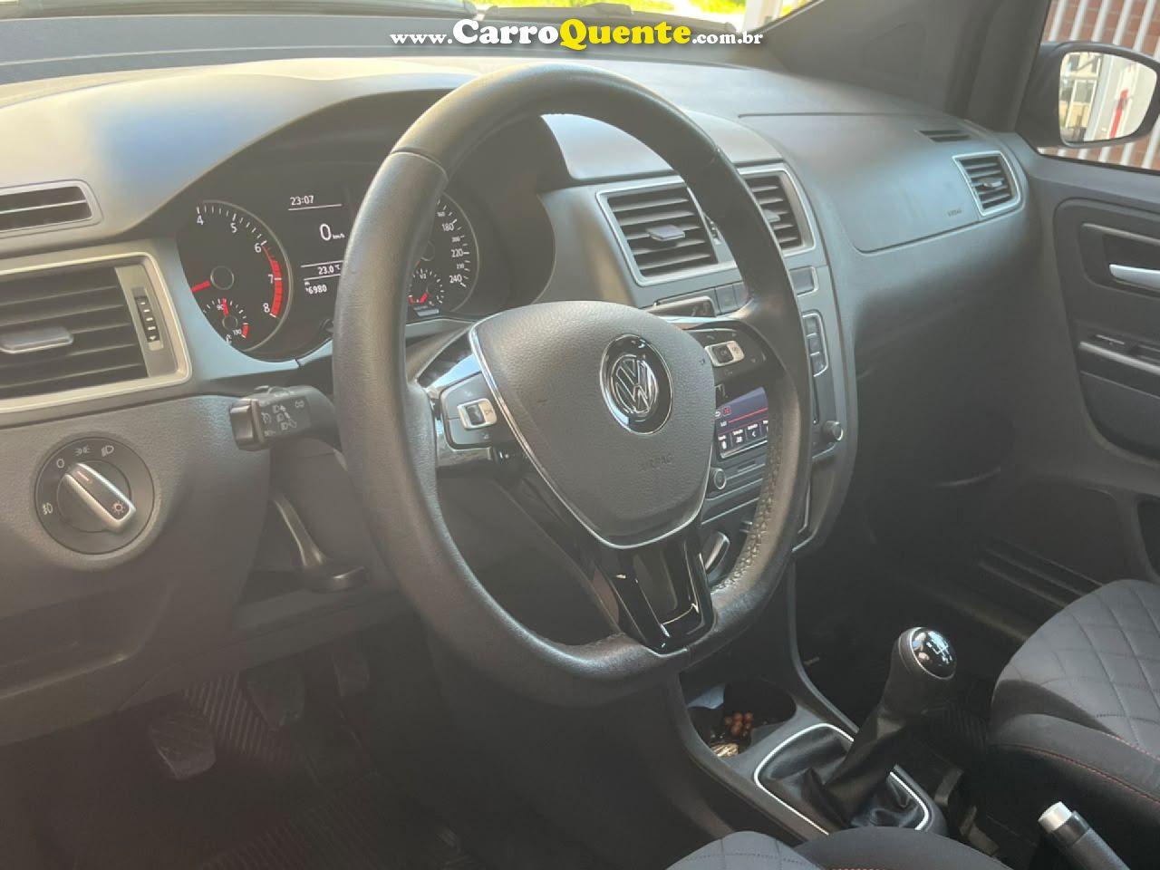 VOLKSWAGEN   FOX XTREME TOP DE LINHA COM BAIXISSIMA KM OTIMO ESTADO   CINZA 2021 1.6 FLEX - Loja