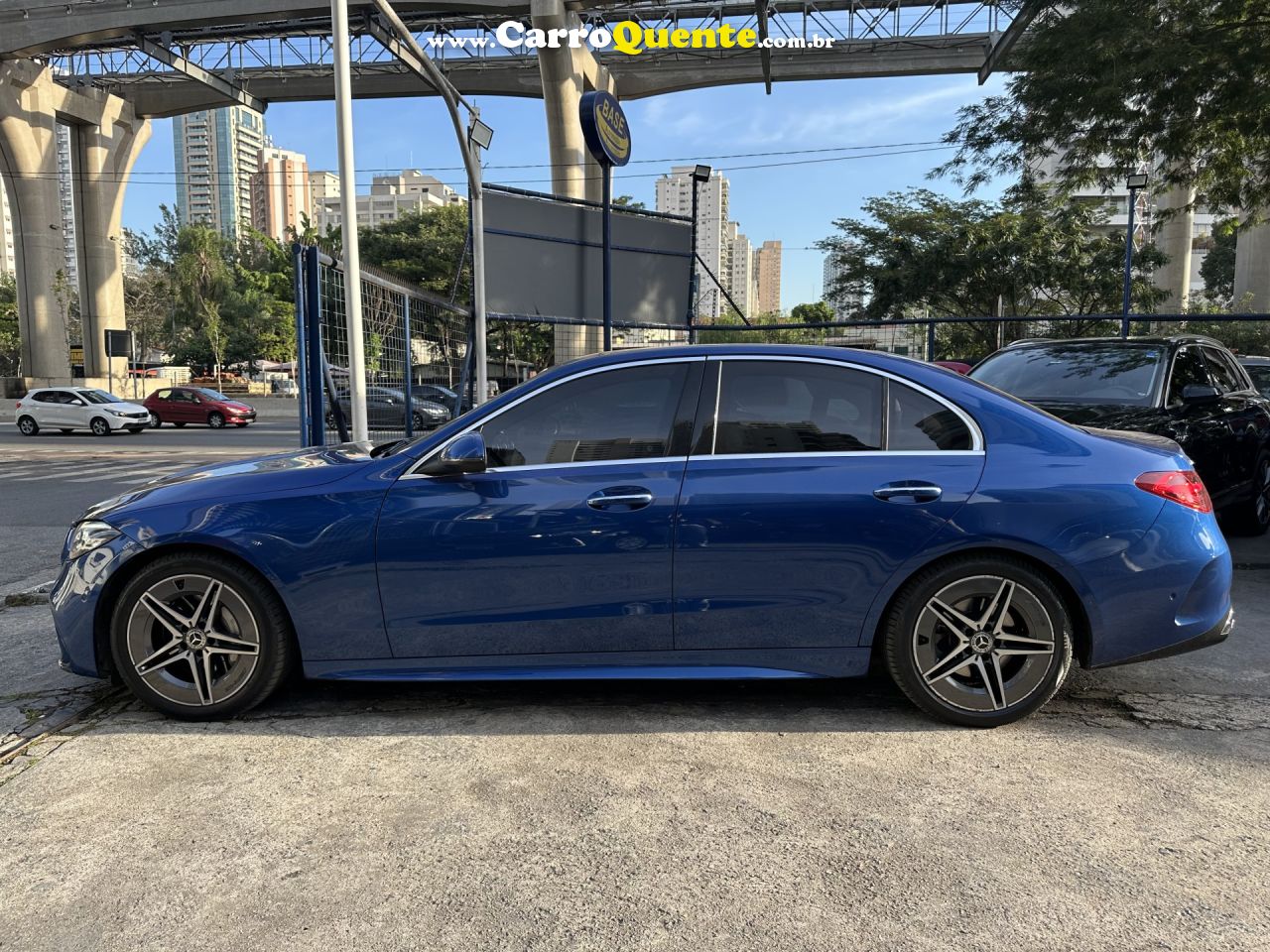 MERCEDES-BENZ   C-200 AMG LINE EQ BOOST 1.5 TB (HIB.)   AZUL 2022 1.5 GASOLINA E ELÉTRICO - Loja