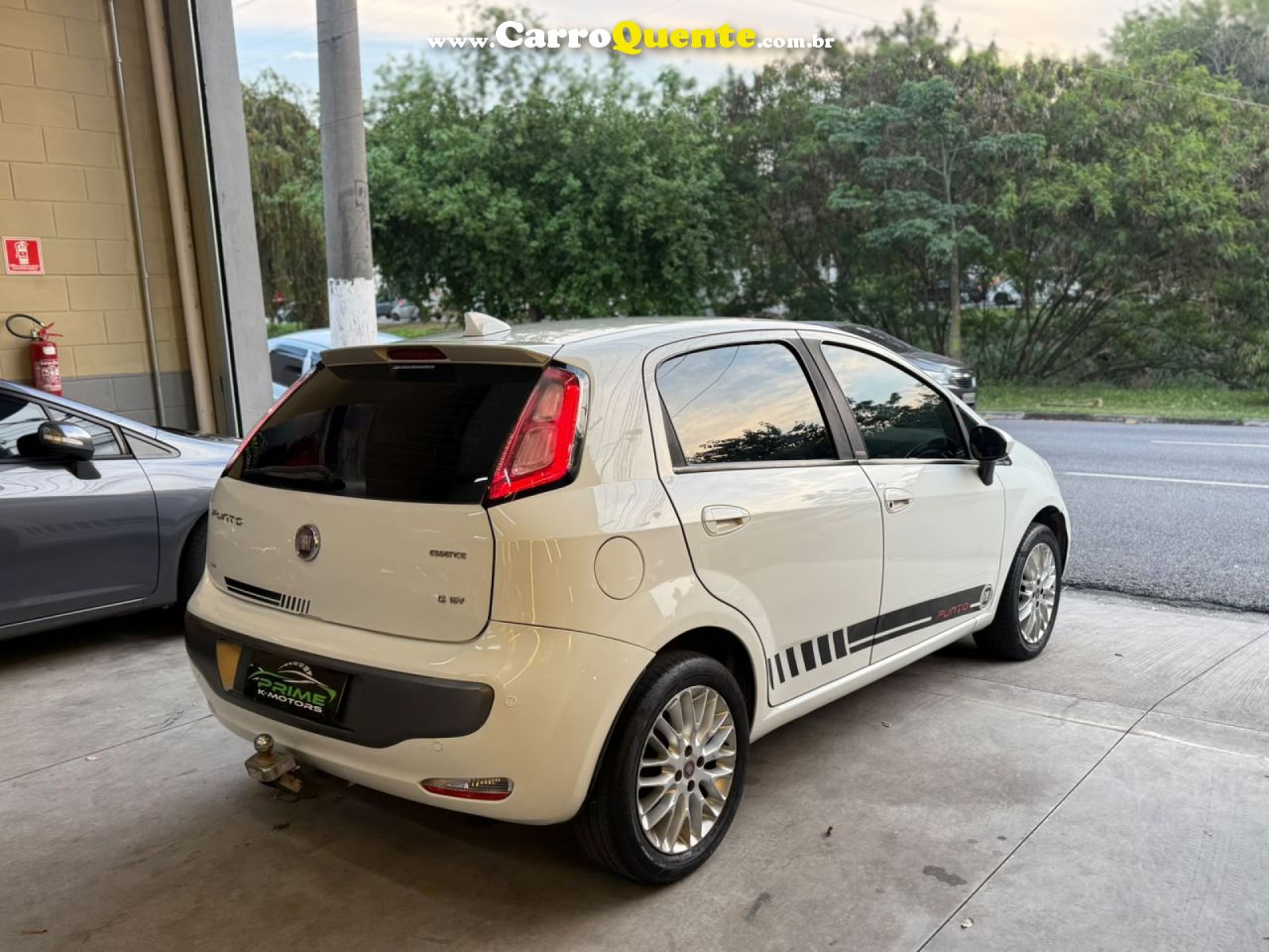 FIAT   FIAT PUNTO ESSENCE 1.6   BRANCO 2013 1.6 FLEX - Loja