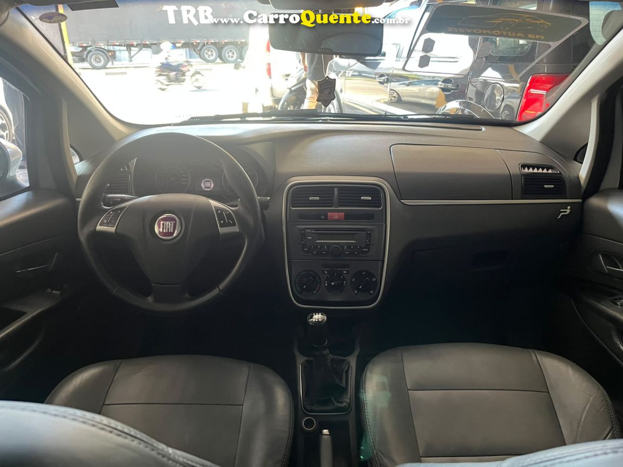 FIAT   PUNTO ESSENCE 1.6 FLEX 16V 5P   PRATA 2011 1.6 FLEX - Loja