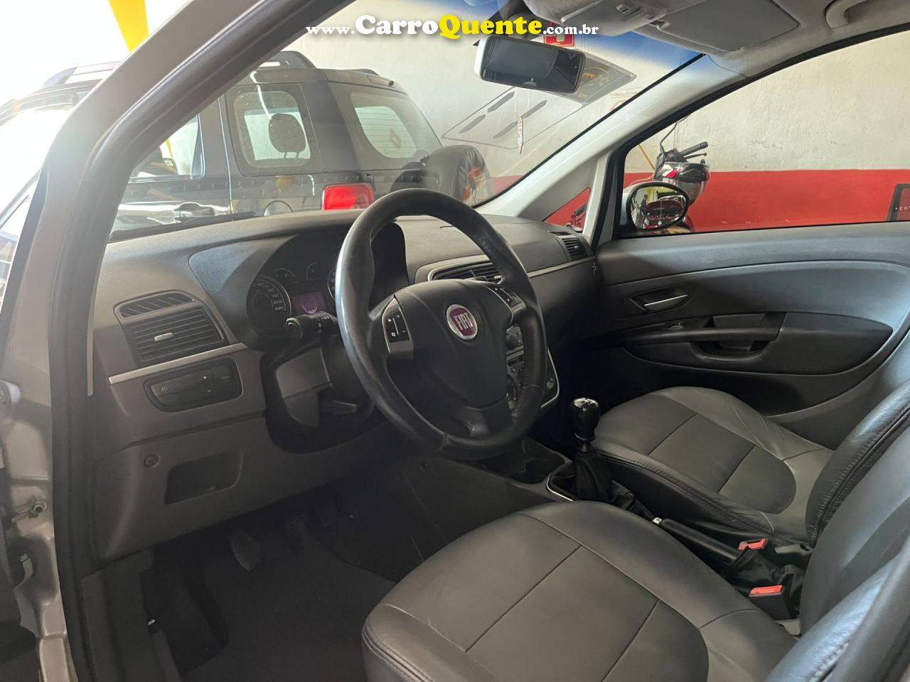 FIAT   PUNTO ESSENCE 1.6 FLEX 16V 5P   PRATA 2011 1.6 FLEX - Loja