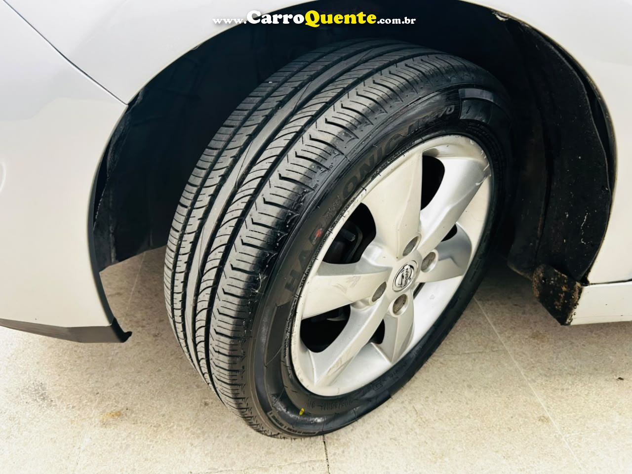 NISSAN   TIIDA SL 1.81.8 FLEX 16V AUT.   PRATA 2012 1.8 FLEX - Loja