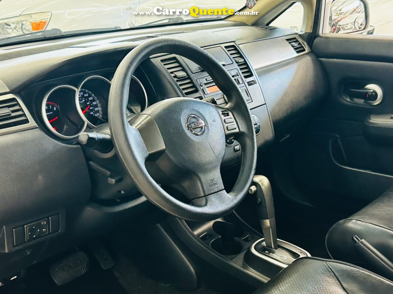 NISSAN   TIIDA SL 1.81.8 FLEX 16V AUT.   PRATA 2012 1.8 FLEX - Loja