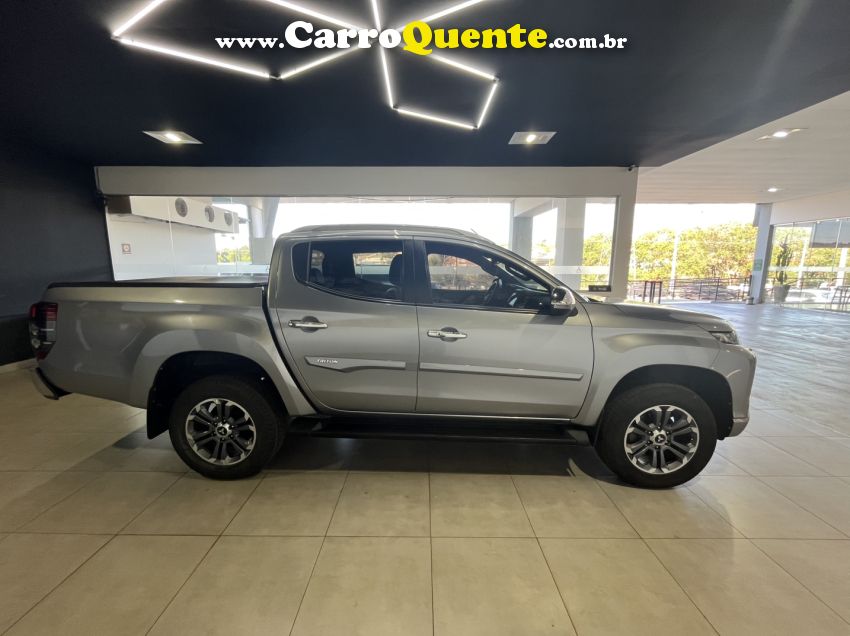 Mitsubishi L200 TRITON 2.4 16V TURBO DIESEL SPORT HPE-S CD 4P 4X4 AUTOMÁTICO - Loja