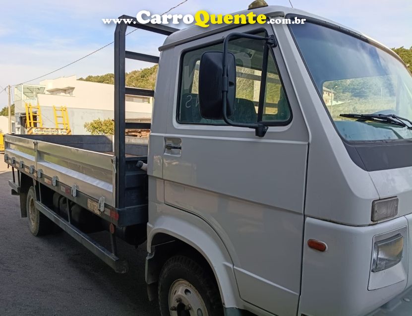 Volkswagen 7110 VW 7-110 S Carroceria metálica - Loja