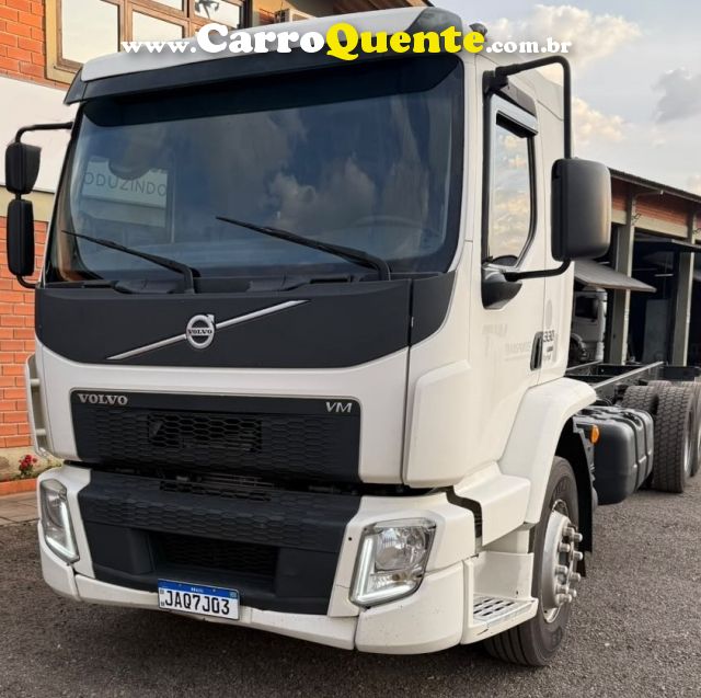 Volvo VM 330 VM 330 6x2 2p Chassi - Loja