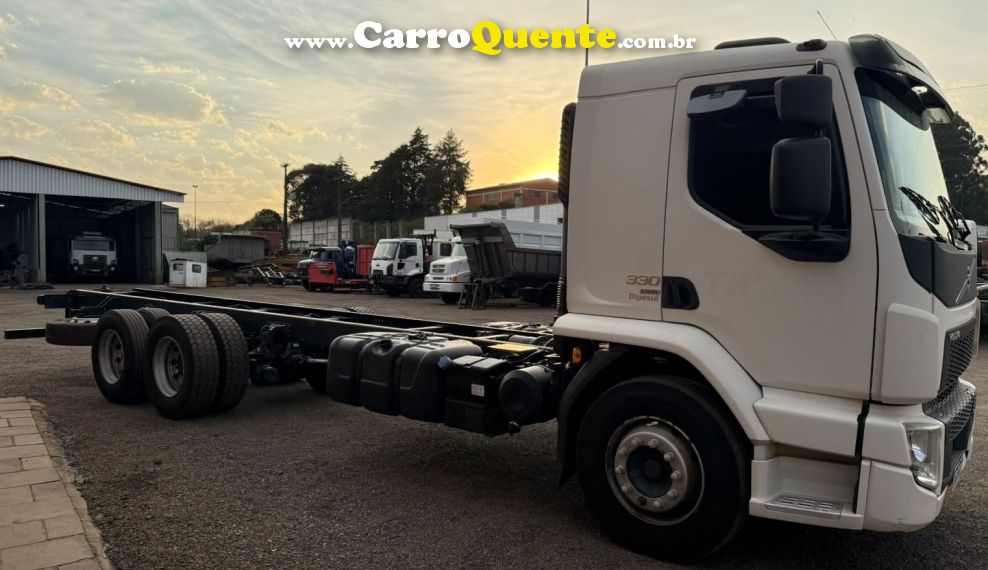Volvo VM 330 VM 330 6x2 2p Chassi - Loja