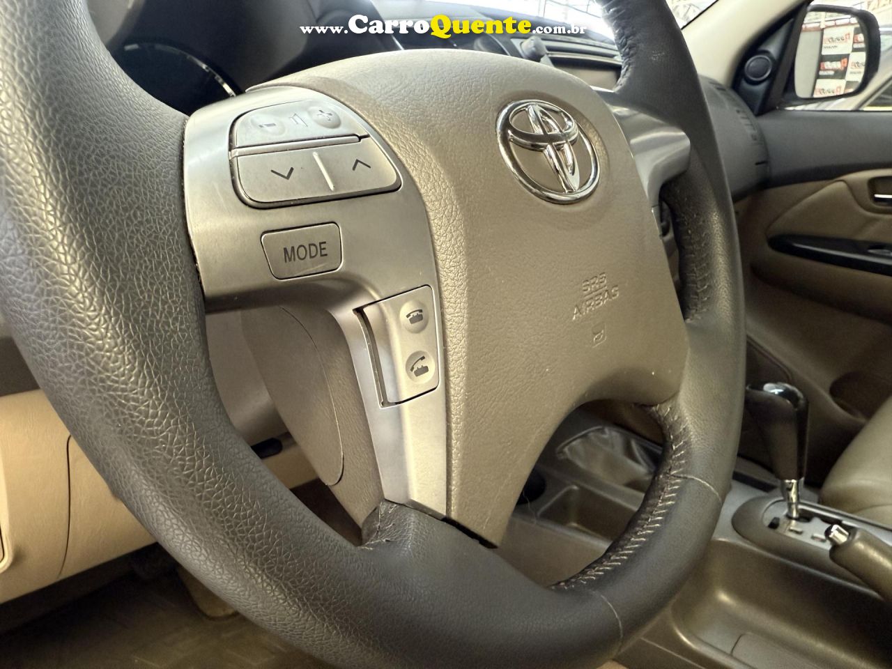 TOYOTA   HILUX SW4 SRV D4-D 4X4 3.0 TDI DIES. AUT   PRATA 2013 3.0 DIESEL - Loja