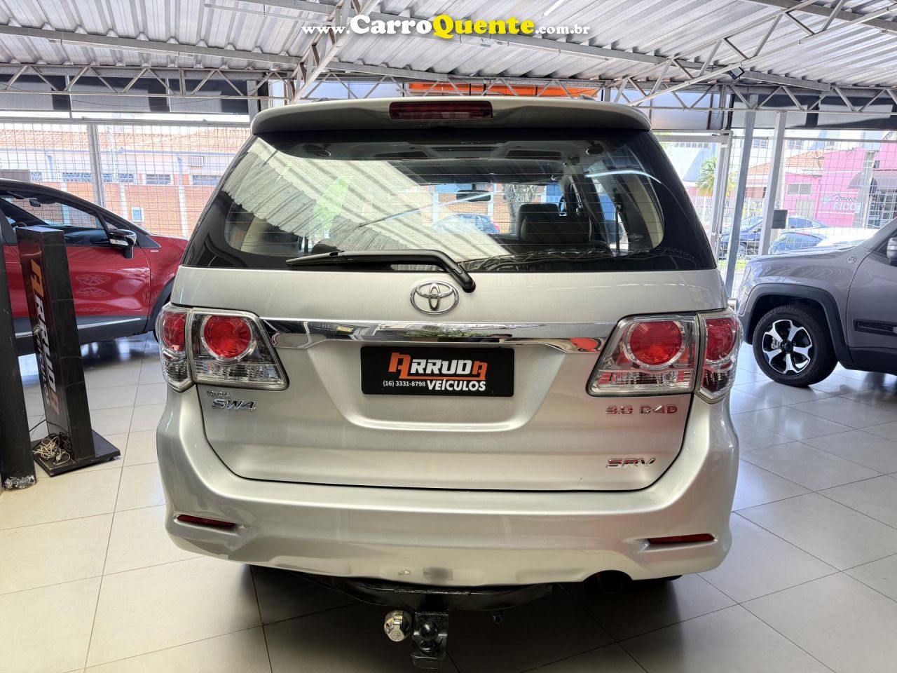 TOYOTA   HILUX SW4 SRV D4-D 4X4 3.0 TDI DIES. AUT   PRATA 2013 3.0 DIESEL - Loja