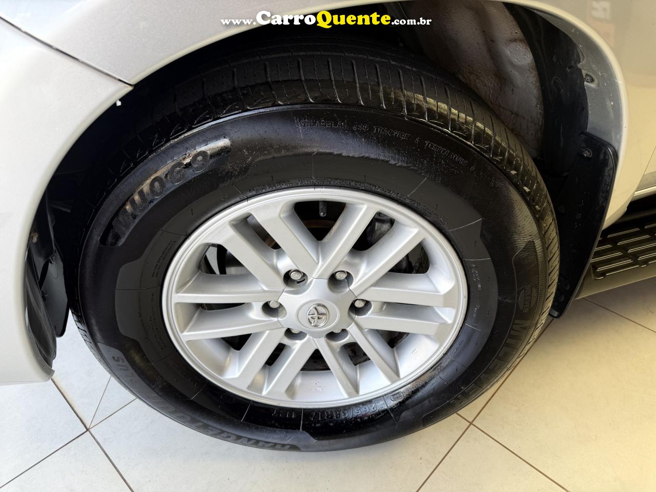 TOYOTA   HILUX SW4 SRV D4-D 4X4 3.0 TDI DIES. AUT   PRATA 2013 3.0 DIESEL - Loja