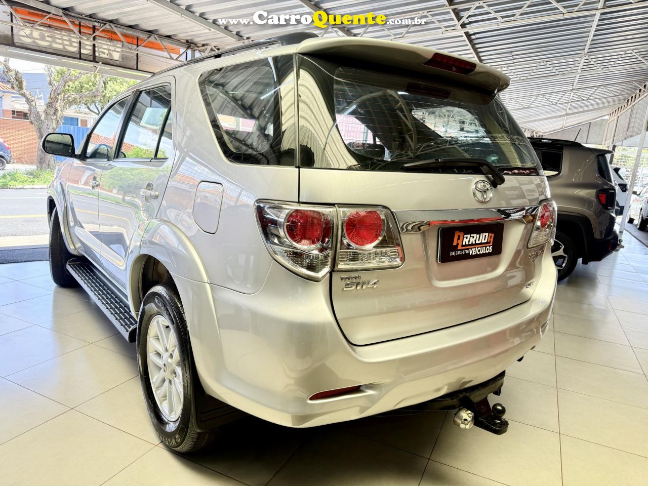 TOYOTA   HILUX SW4 SRV D4-D 4X4 3.0 TDI DIES. AUT   PRATA 2013 3.0 DIESEL - Loja
