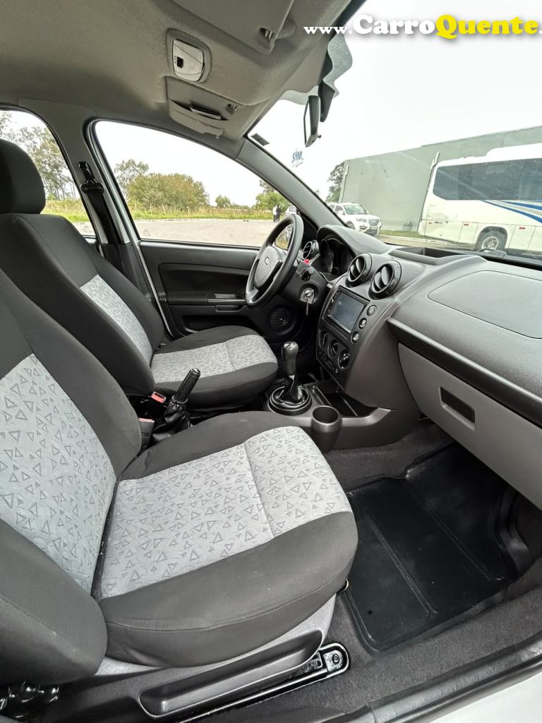 FORD   FIESTA SED. 1.6 8V FLEX 4P   BRANCO 2011 1.6 FLEX - Loja