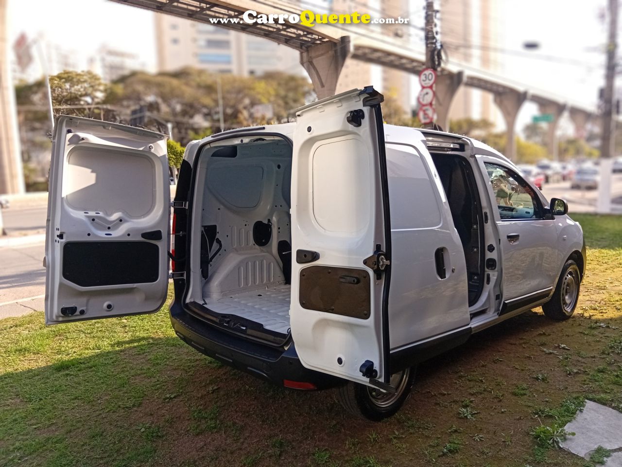 RENAULT   KANGOO EX PRO   BRANCO 2025 1.6 FLEX - Loja