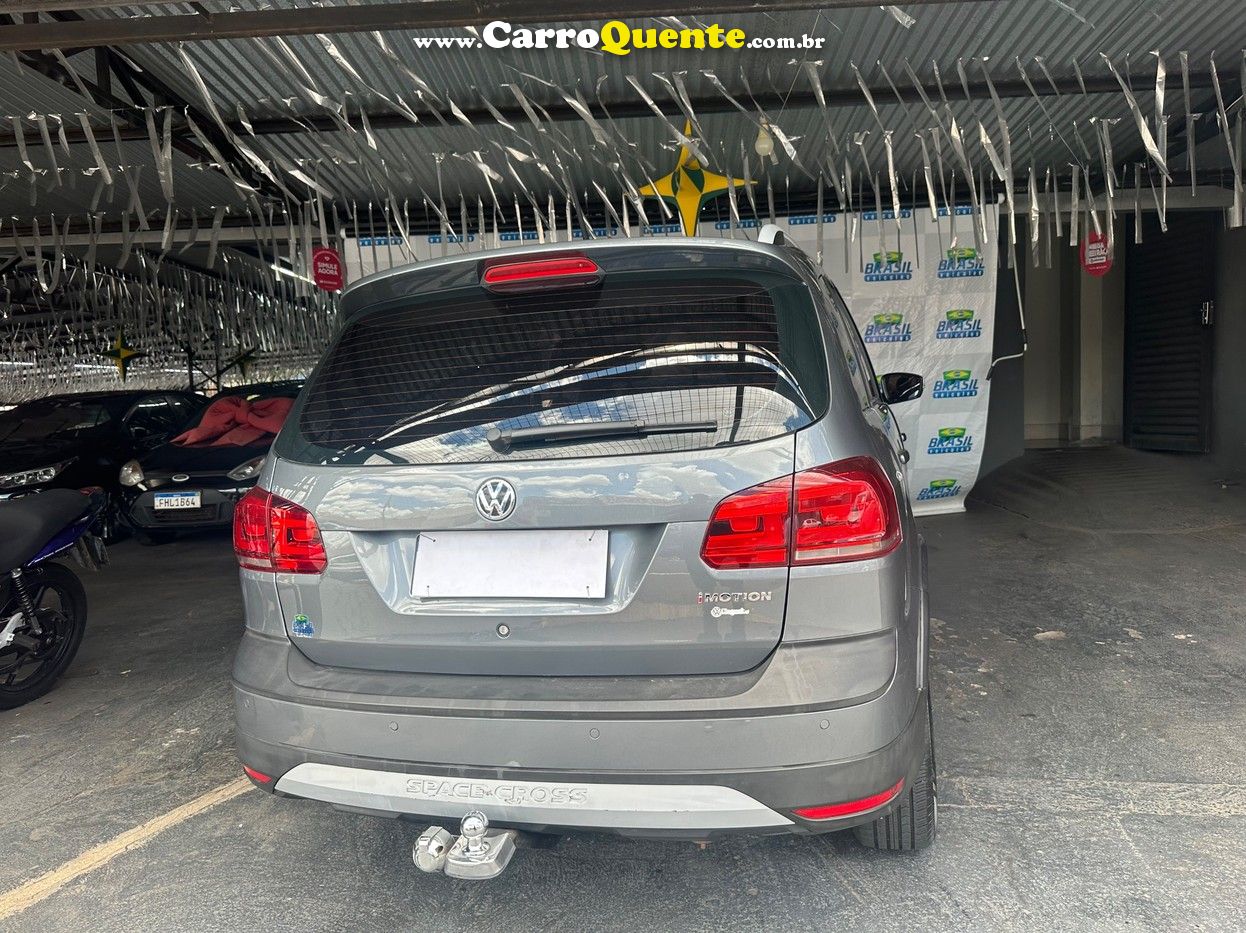 VOLKSWAGEN SPACE CROSS 2015 - Loja