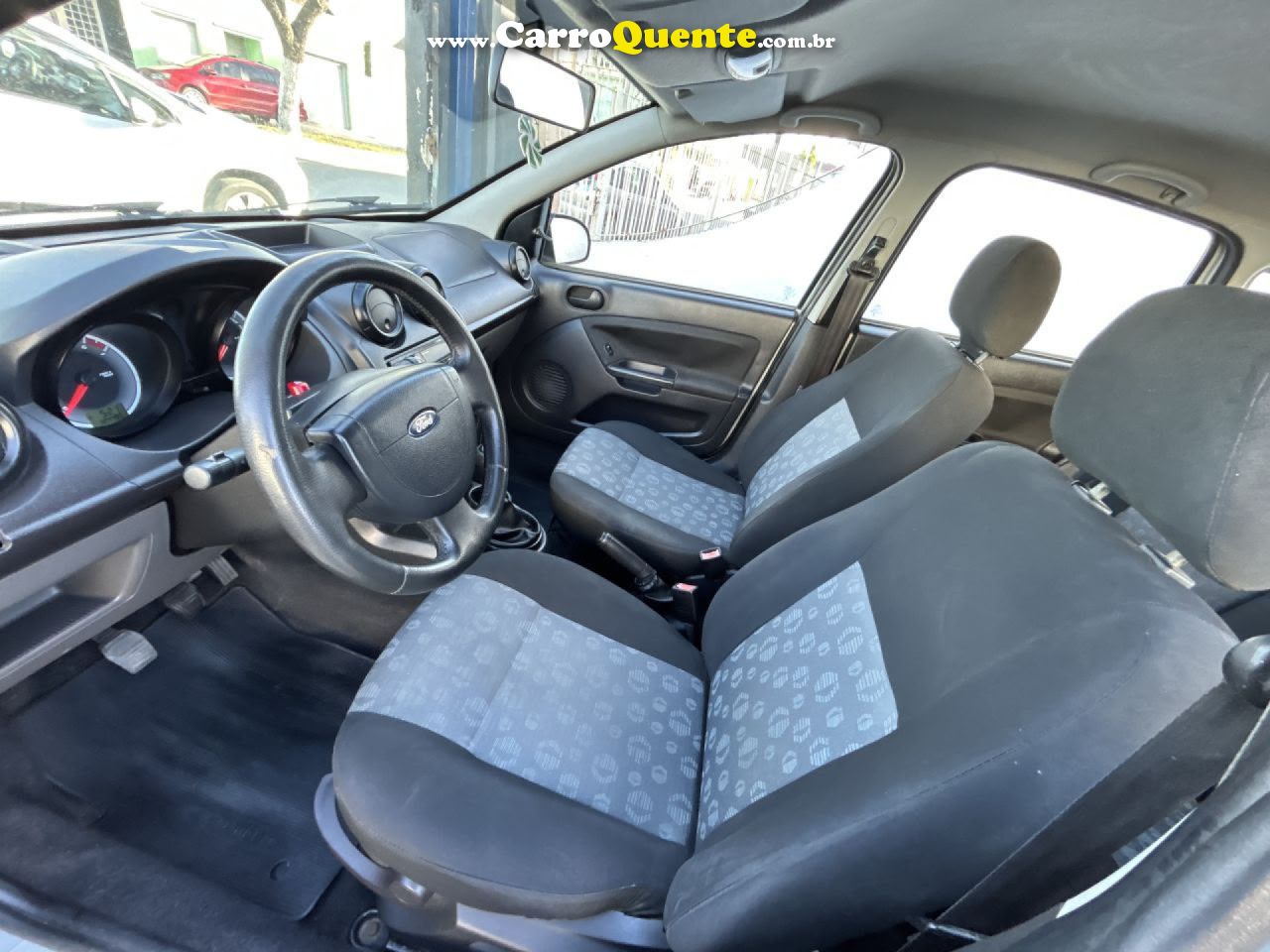 FORD   FIESTA 1.0 8V FLEXCLASS 1.0 8V FLEX 5P   PRATA 2013 1.0 FLEX - Loja