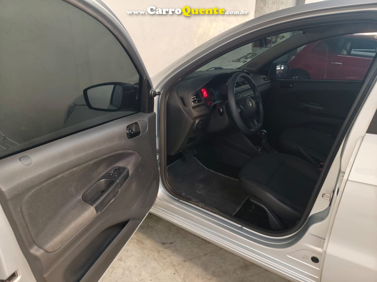 VOLKSWAGEN   VOYAGE 1.61.6 CITY  MI TOTAL FLEX 8V 4P   PRATA 2020 1.6 FLEX - Loja