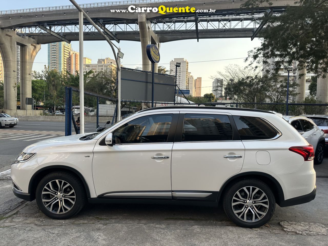 MITSUBISHI   OUTLANDER 3.0 GT 3.0 V6 AUT.   BRANCO 2016 3.0 GASOLINA - Loja
