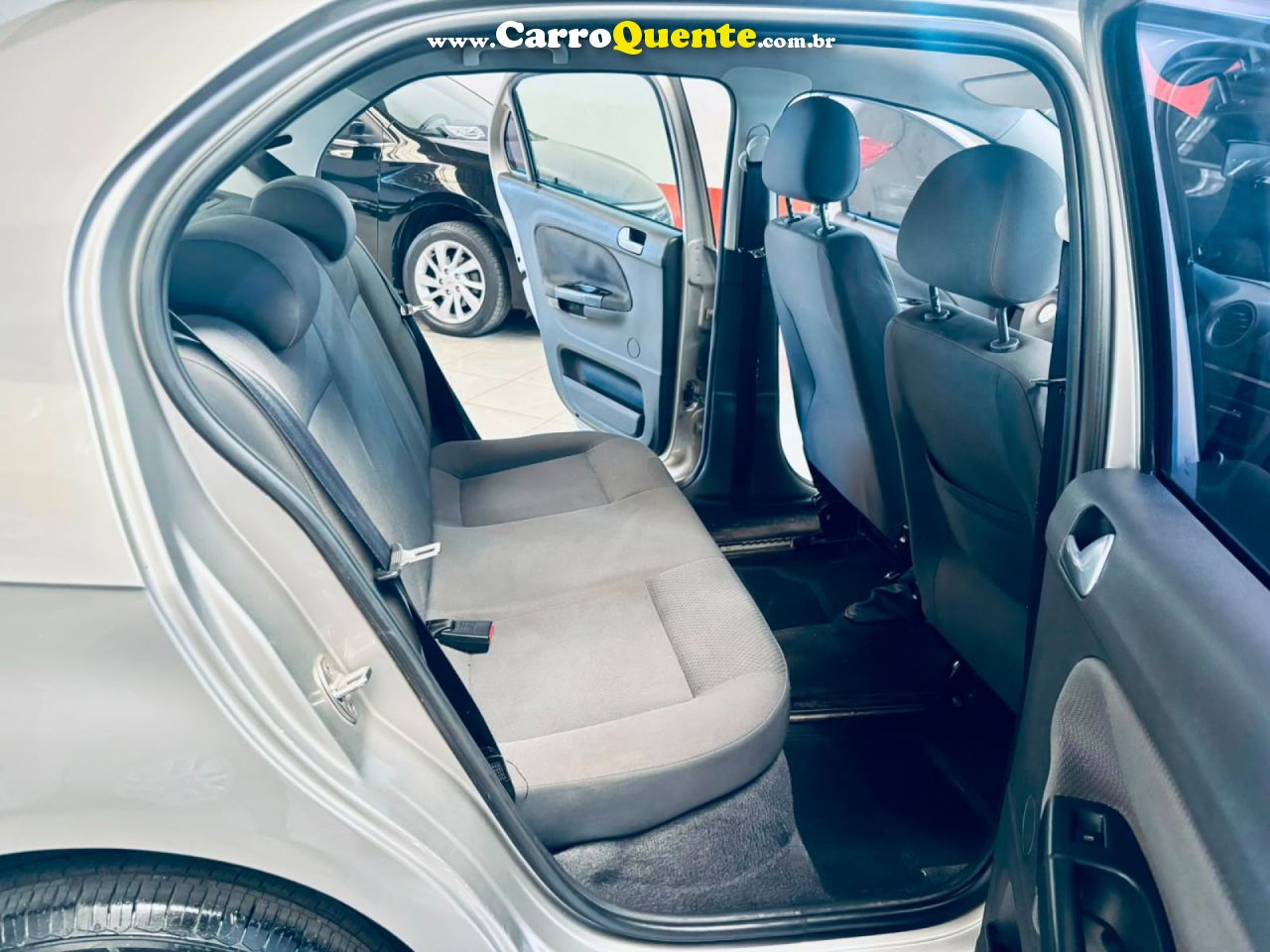 VOLKSWAGEN   VOYAGE 1.01.0 CITY MI TOTAL FLEX 8V 4P   PRATA 2012 1.0 FLEX - Loja