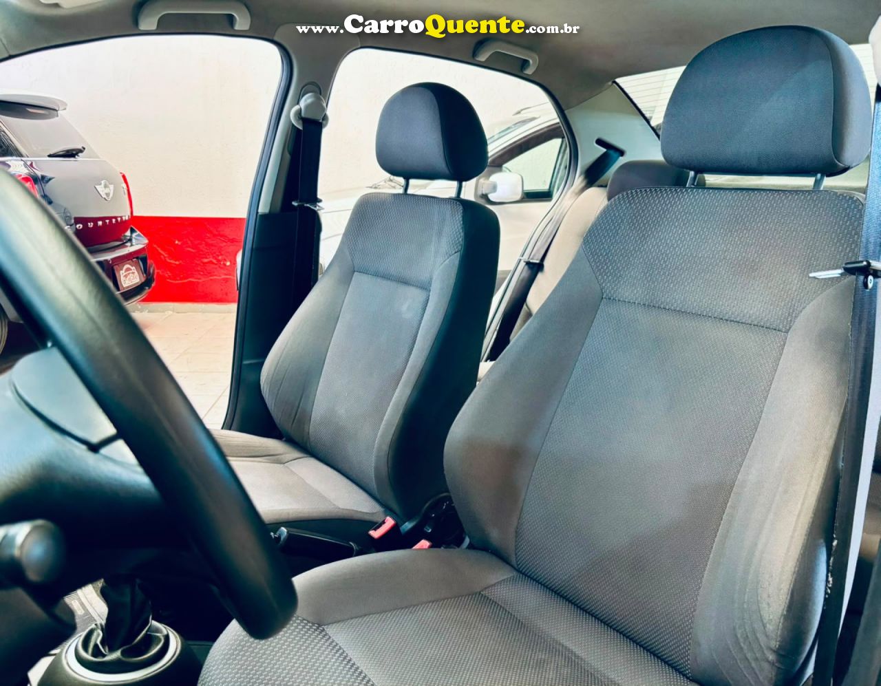 VOLKSWAGEN   VOYAGE 1.01.0 CITY MI TOTAL FLEX 8V 4P   PRATA 2012 1.0 FLEX - Loja