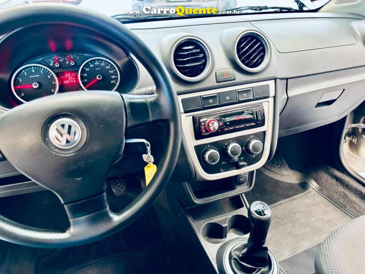 VOLKSWAGEN   VOYAGE 1.01.0 CITY MI TOTAL FLEX 8V 4P   PRATA 2012 1.0 FLEX - Loja