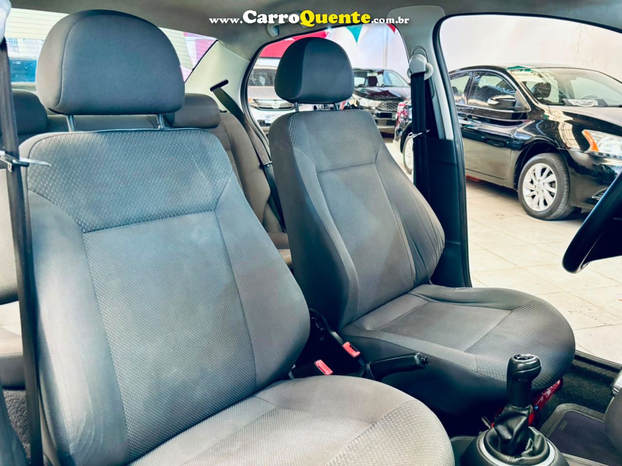 VOLKSWAGEN   VOYAGE 1.01.0 CITY MI TOTAL FLEX 8V 4P   PRATA 2012 1.0 FLEX - Loja