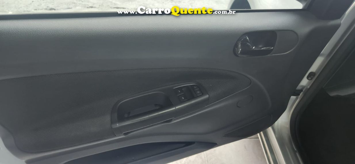 Volkswagen VOYAGE 1.0 12V MPI TOTALFLEX 4P MANUAL - Loja