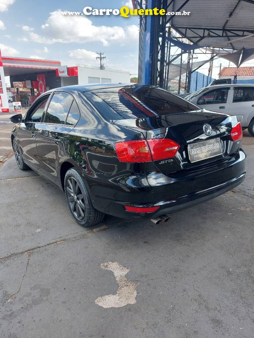 VOLKSWAGEN JETTA 2.0 COMFORTLINE 2012 - Loja