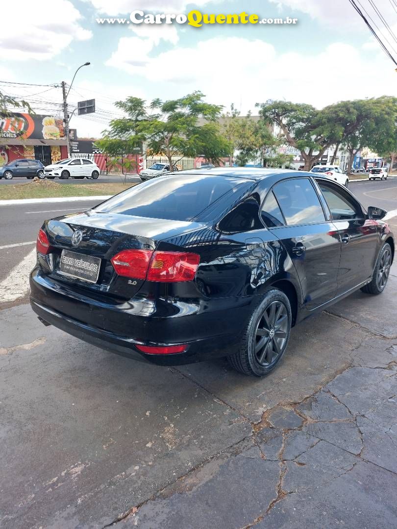 VOLKSWAGEN JETTA 2.0 COMFORTLINE 2012 - Loja