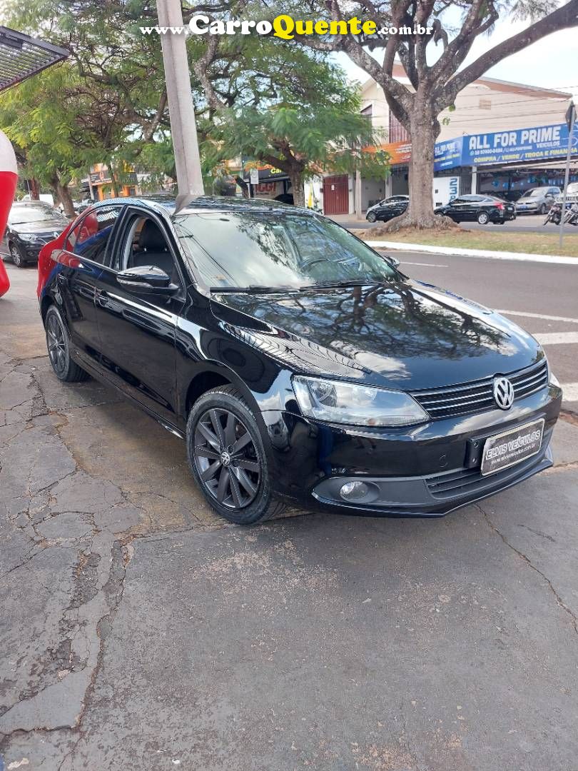 VOLKSWAGEN JETTA 2.0 COMFORTLINE 2012 - Loja