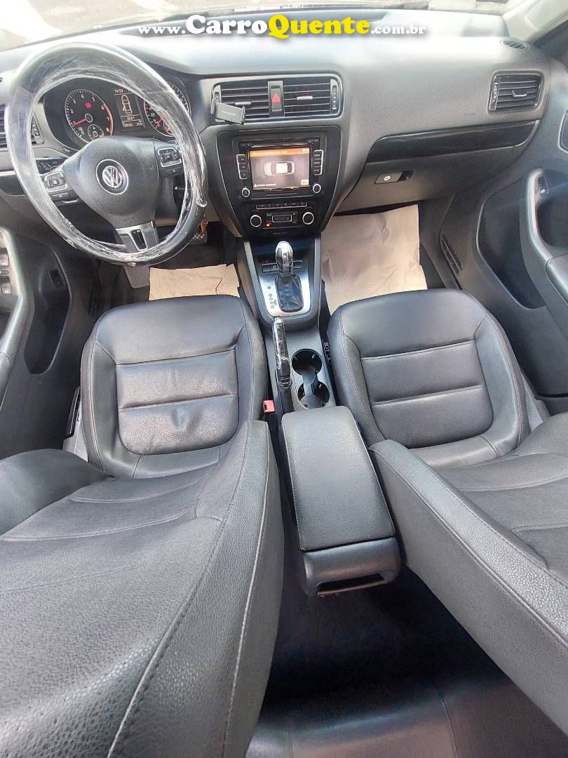 VOLKSWAGEN JETTA 2.0 COMFORTLINE 2012 - Loja