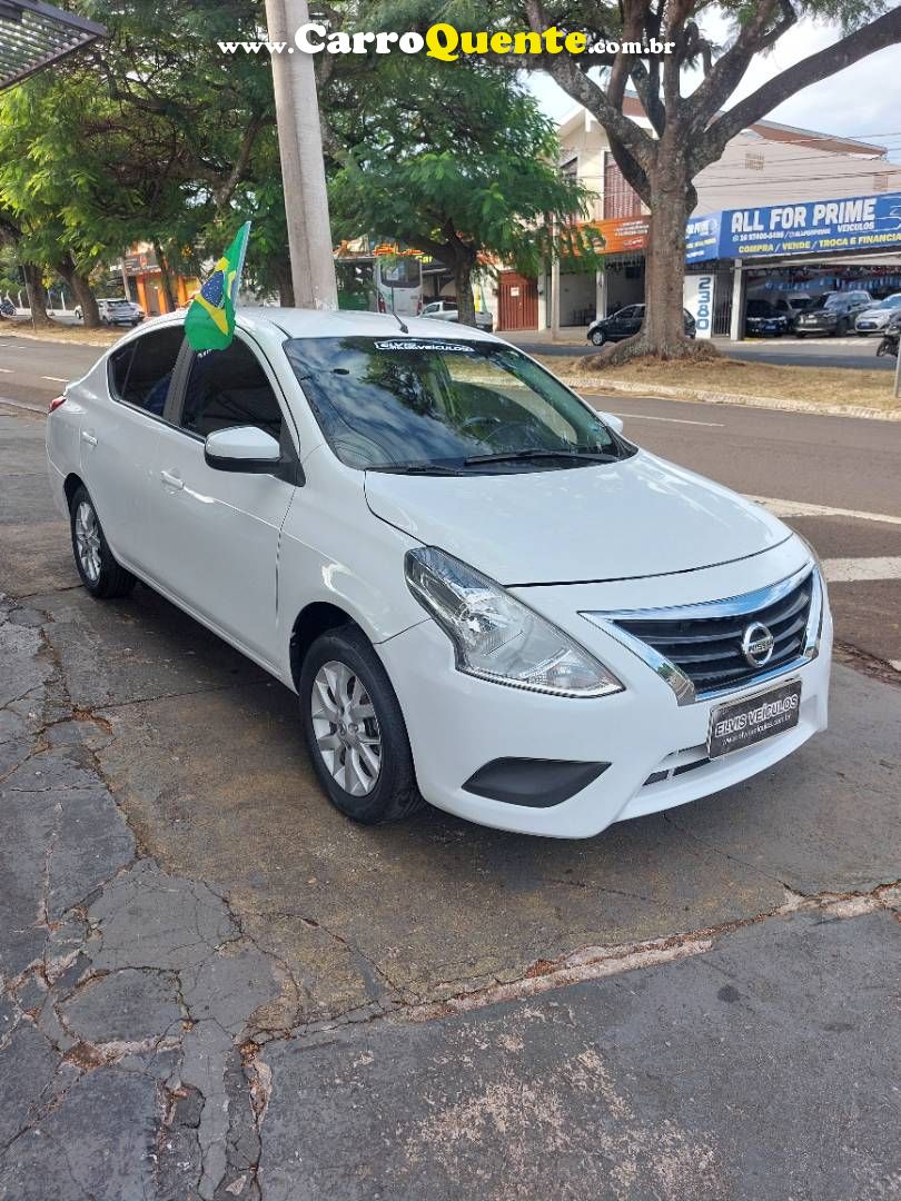 NISSAN VERSA 1.0 12V S 2017 - Loja