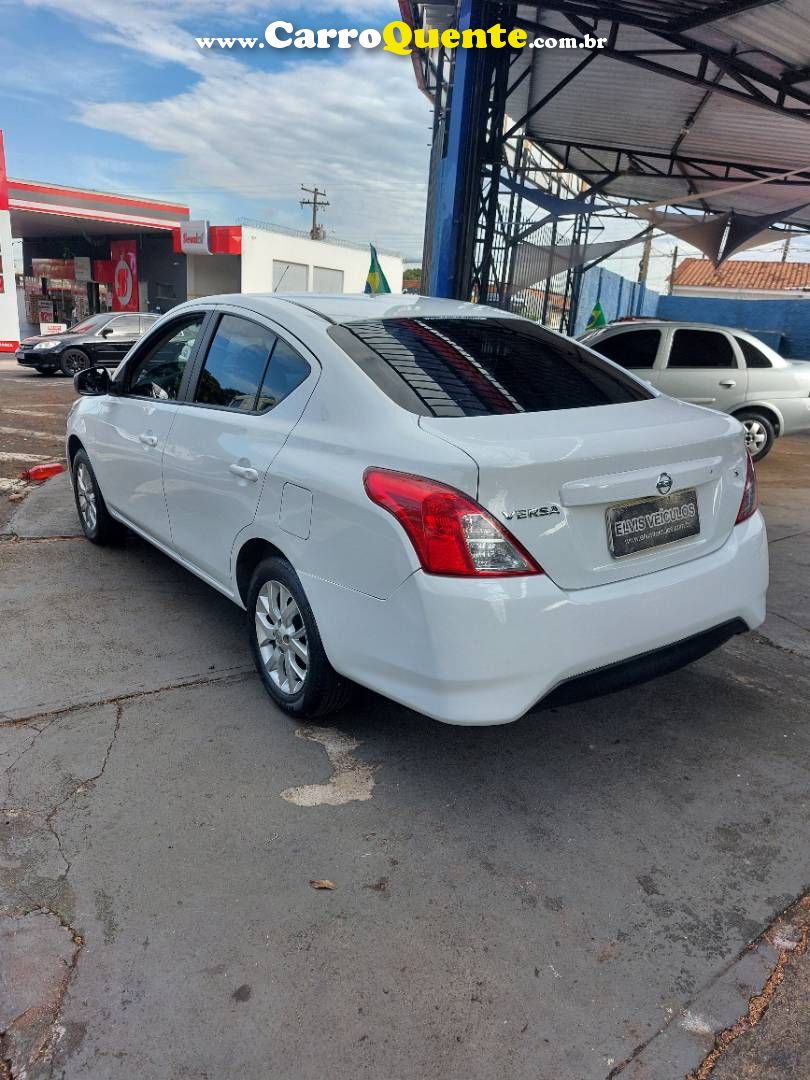 NISSAN VERSA 1.0 12V S 2017 - Loja