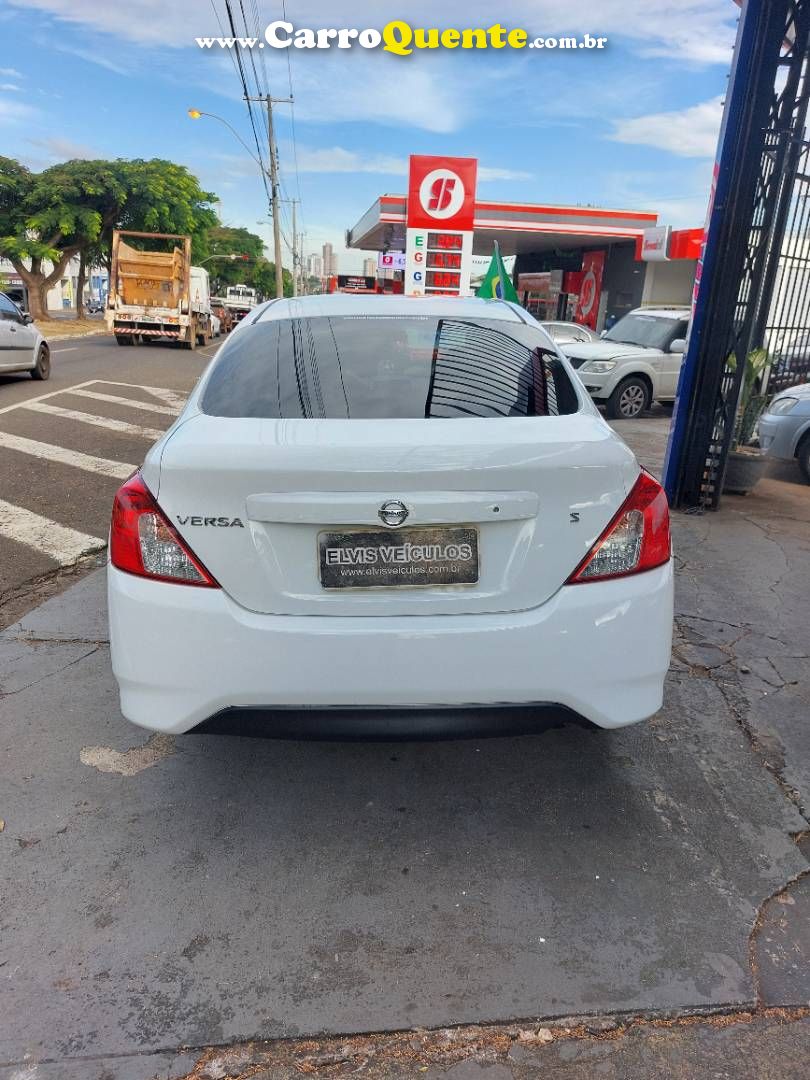 NISSAN VERSA 1.0 12V S 2017 - Loja
