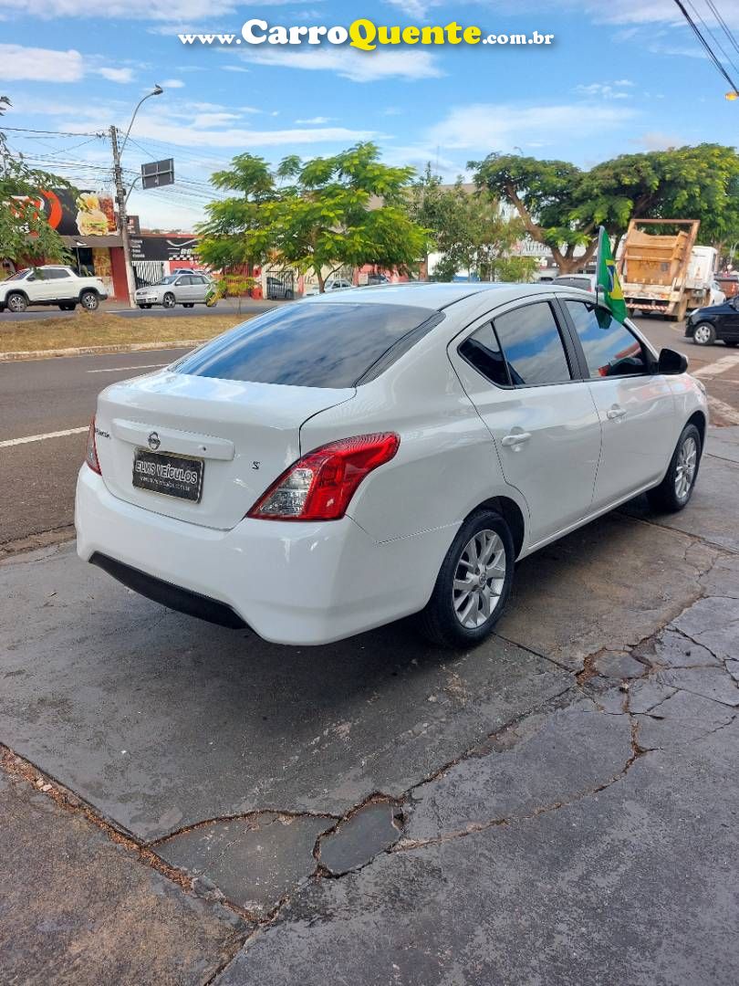 NISSAN VERSA 1.0 12V S 2017 - Loja