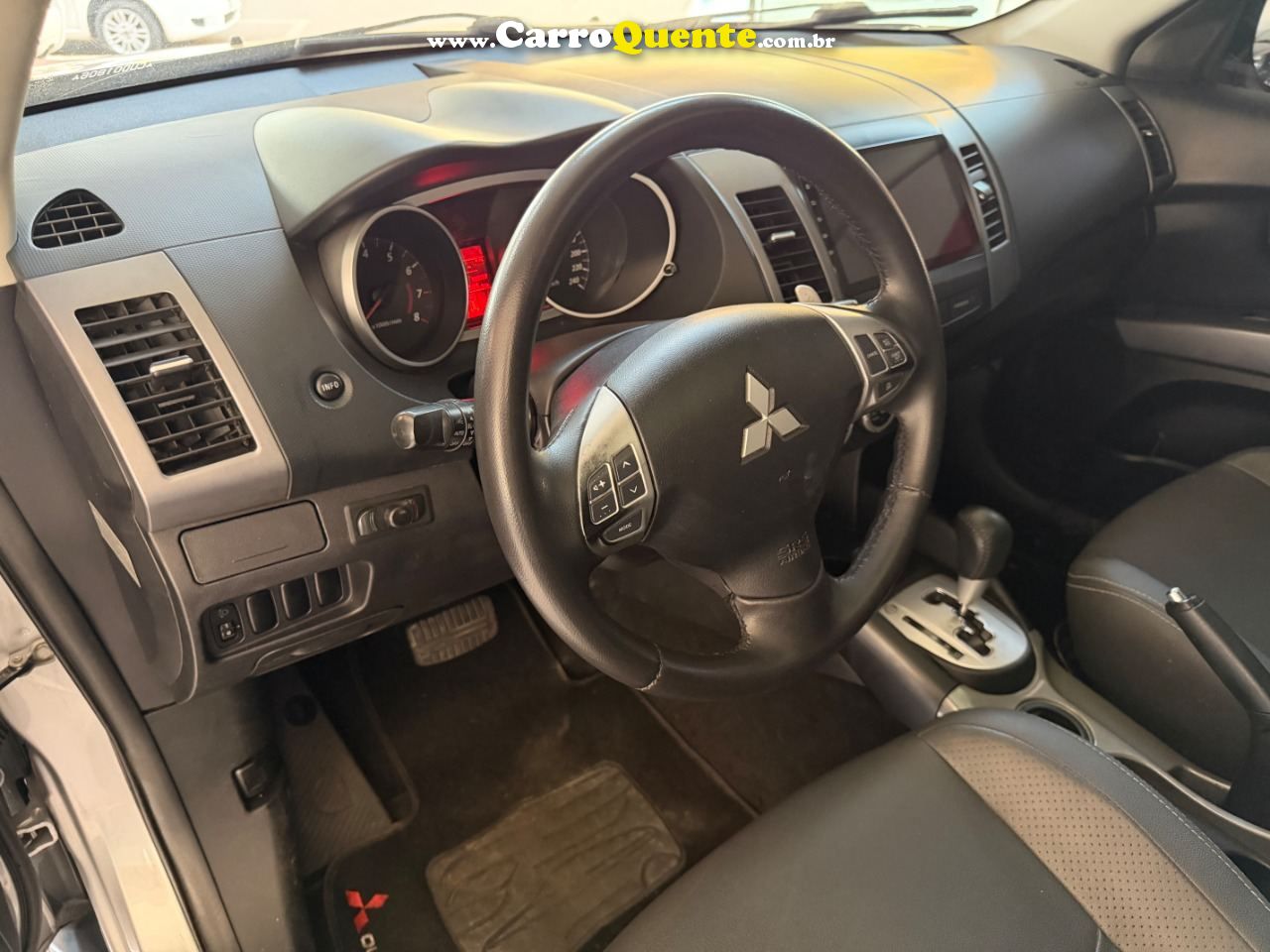 Outlander 2.0  5L CVT 2012/2011 Mitsubishi - Loja