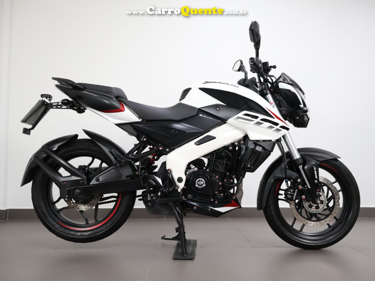 BAJAJ DOMINAR 200 ABS 2023 - Loja