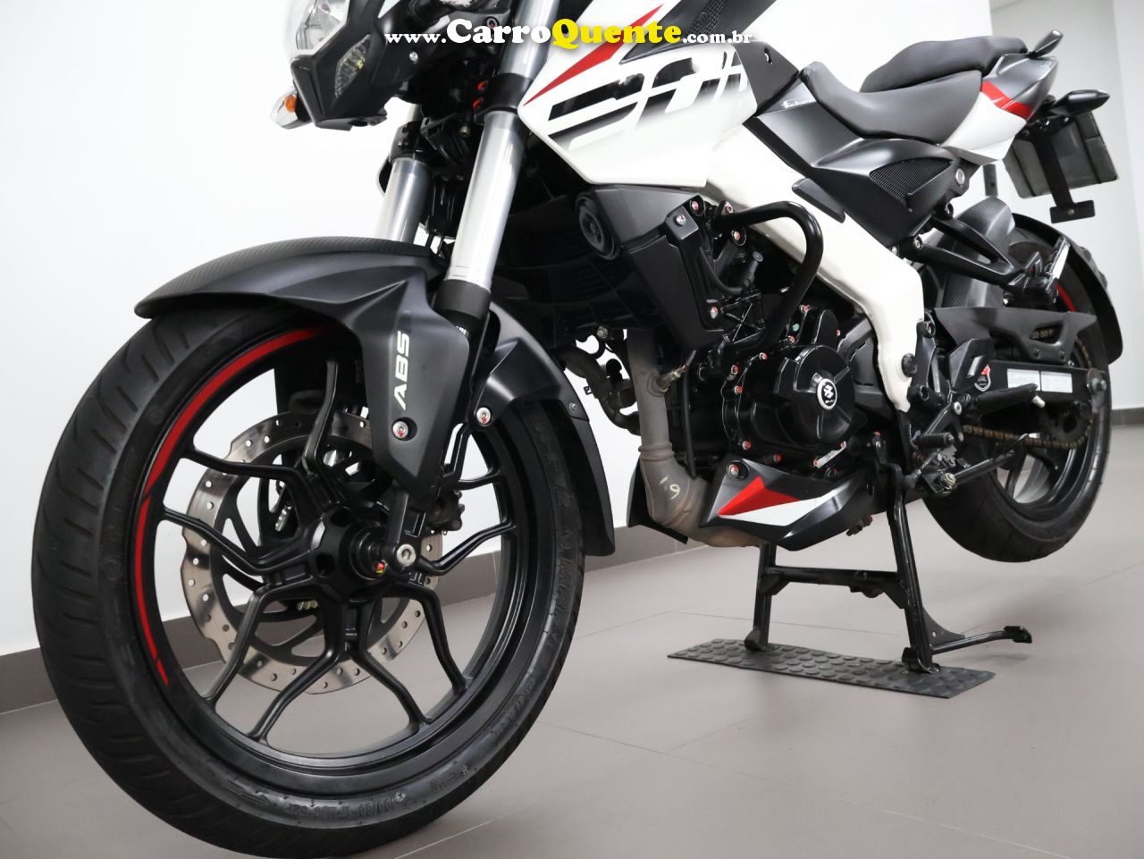 BAJAJ DOMINAR 200 ABS 2023 - Loja