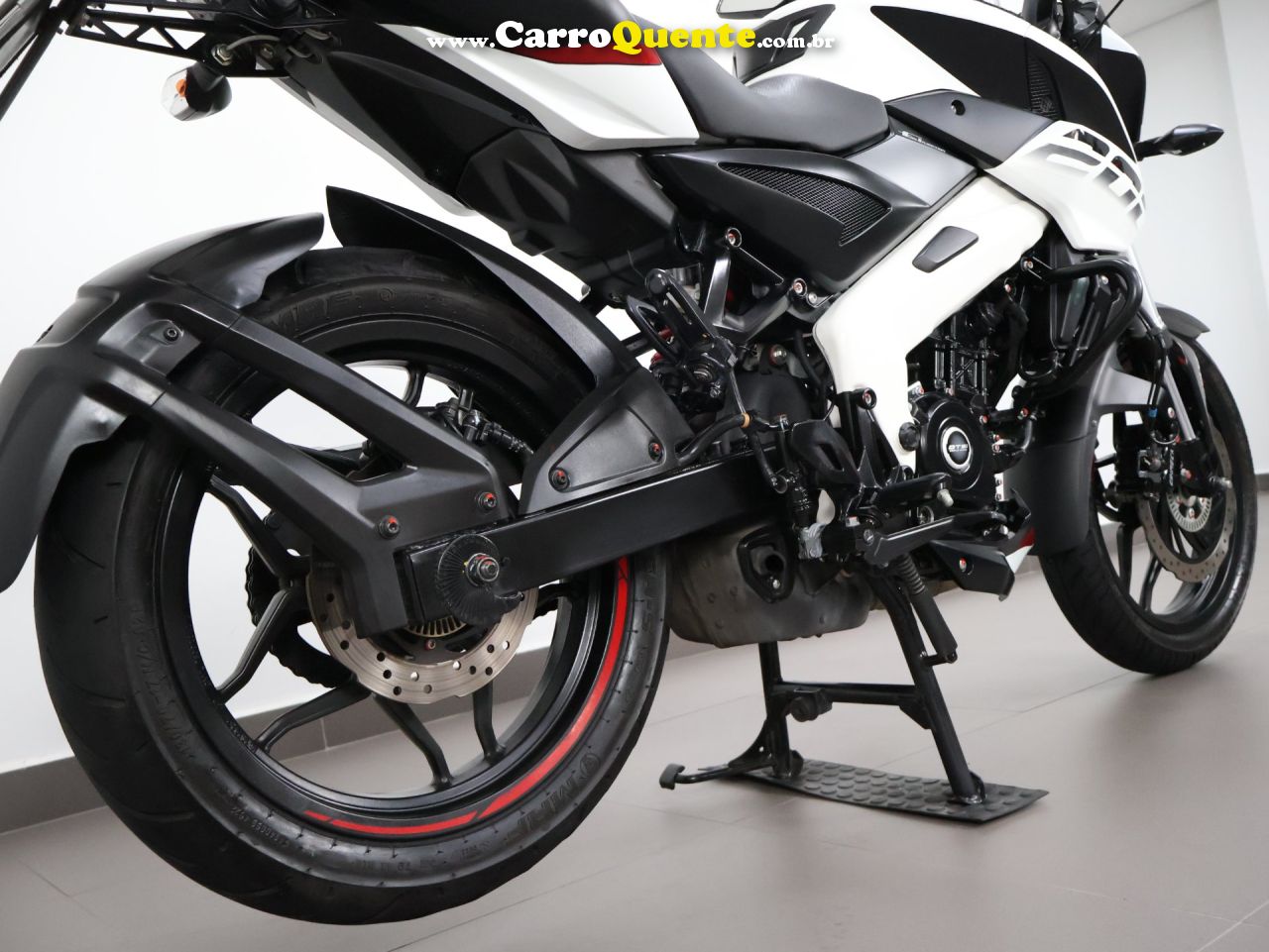BAJAJ DOMINAR 200 ABS 2023 - Loja