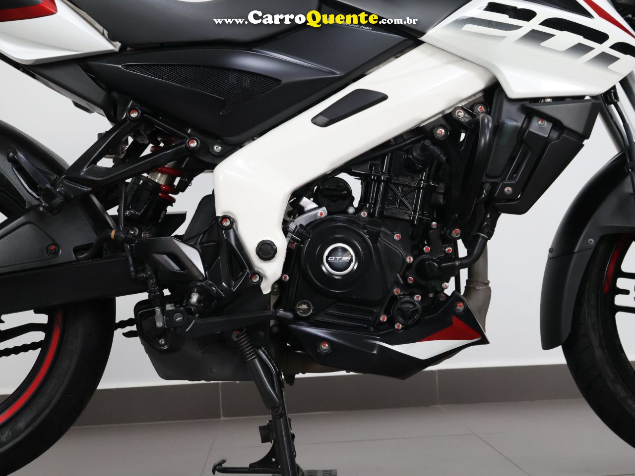 BAJAJ DOMINAR 200 ABS 2023 - Loja