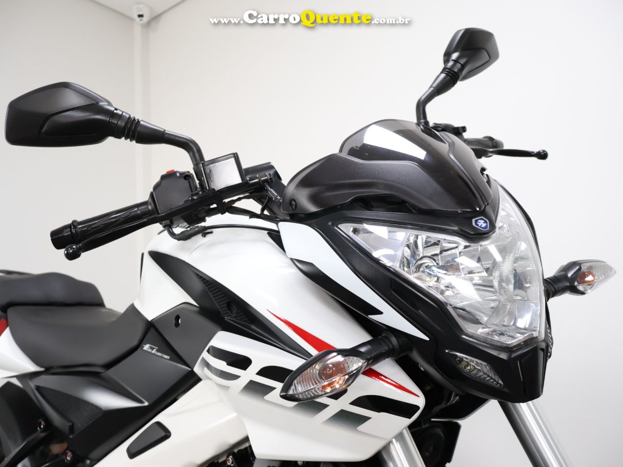 BAJAJ DOMINAR 200 ABS 2023 - Loja