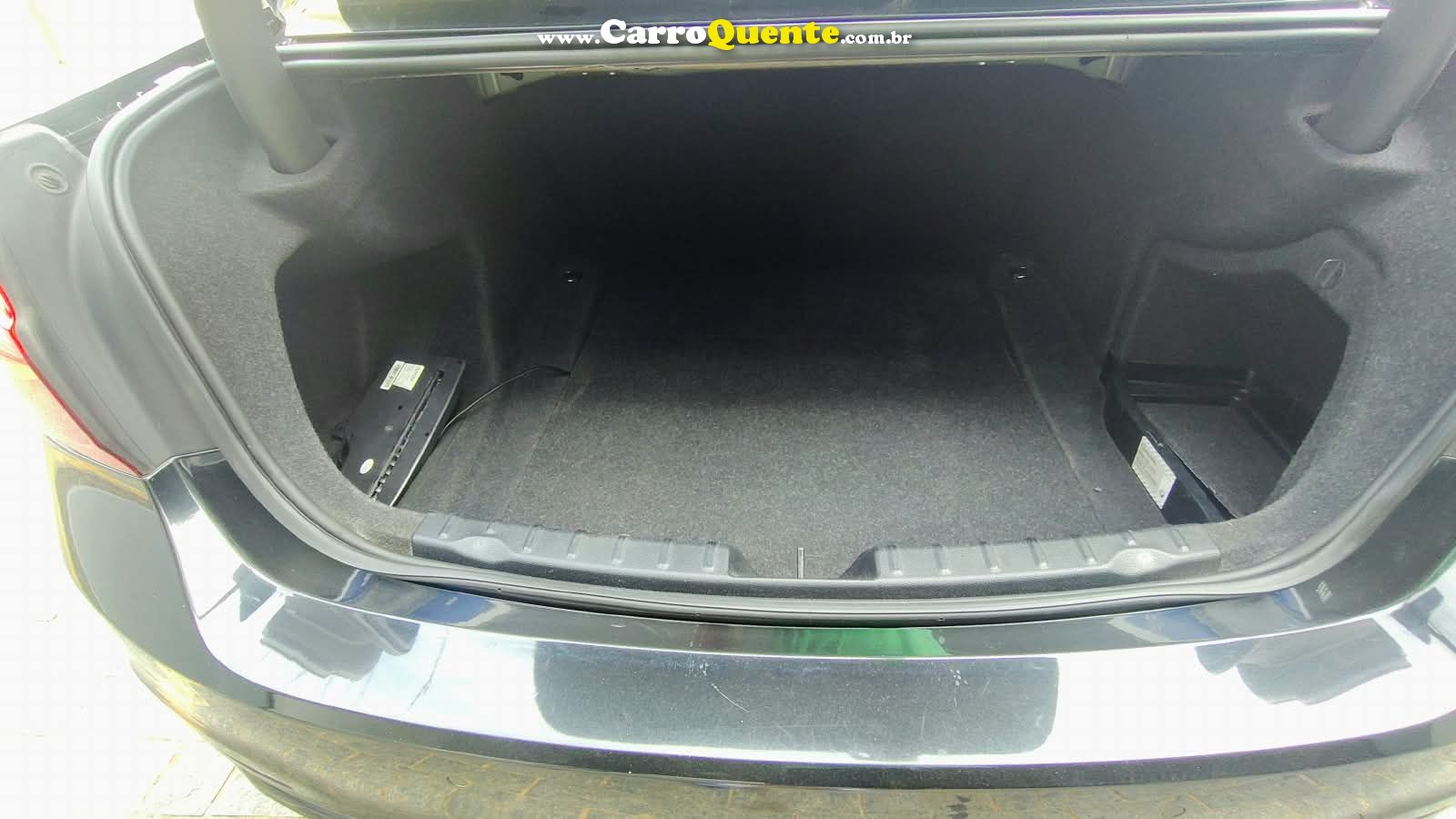 BMW 320i 2.0 SPORT 16V TURBO ACTIVE 2016 - Loja