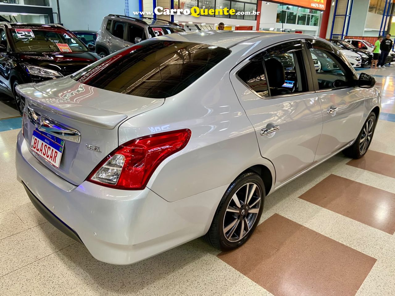 NISSAN VERSA 1.6 16V SL 2019 - Loja